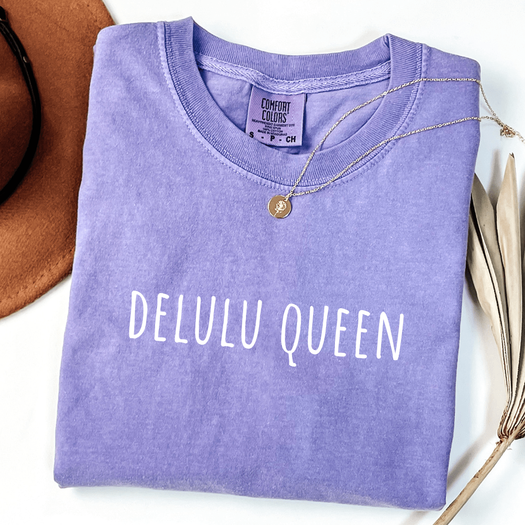 Delulu Queen T-shirt